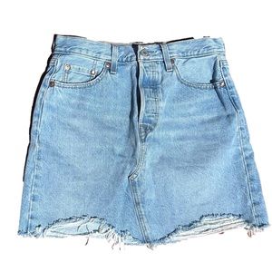 Sz-28-Levi’s 501 button fly distressed denim skirt